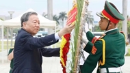 Party General Secretary, State President offers incense in tribute to fallen heroes in Da Nang
